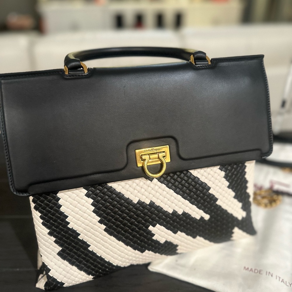 AUTHENTIC Salvatore Ferragamo Trifoluo Top Handle Bag Woven Leather Medium